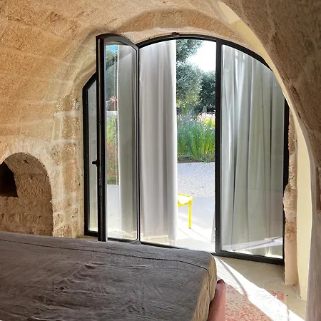 Olivida Con Piscina A Sfioro